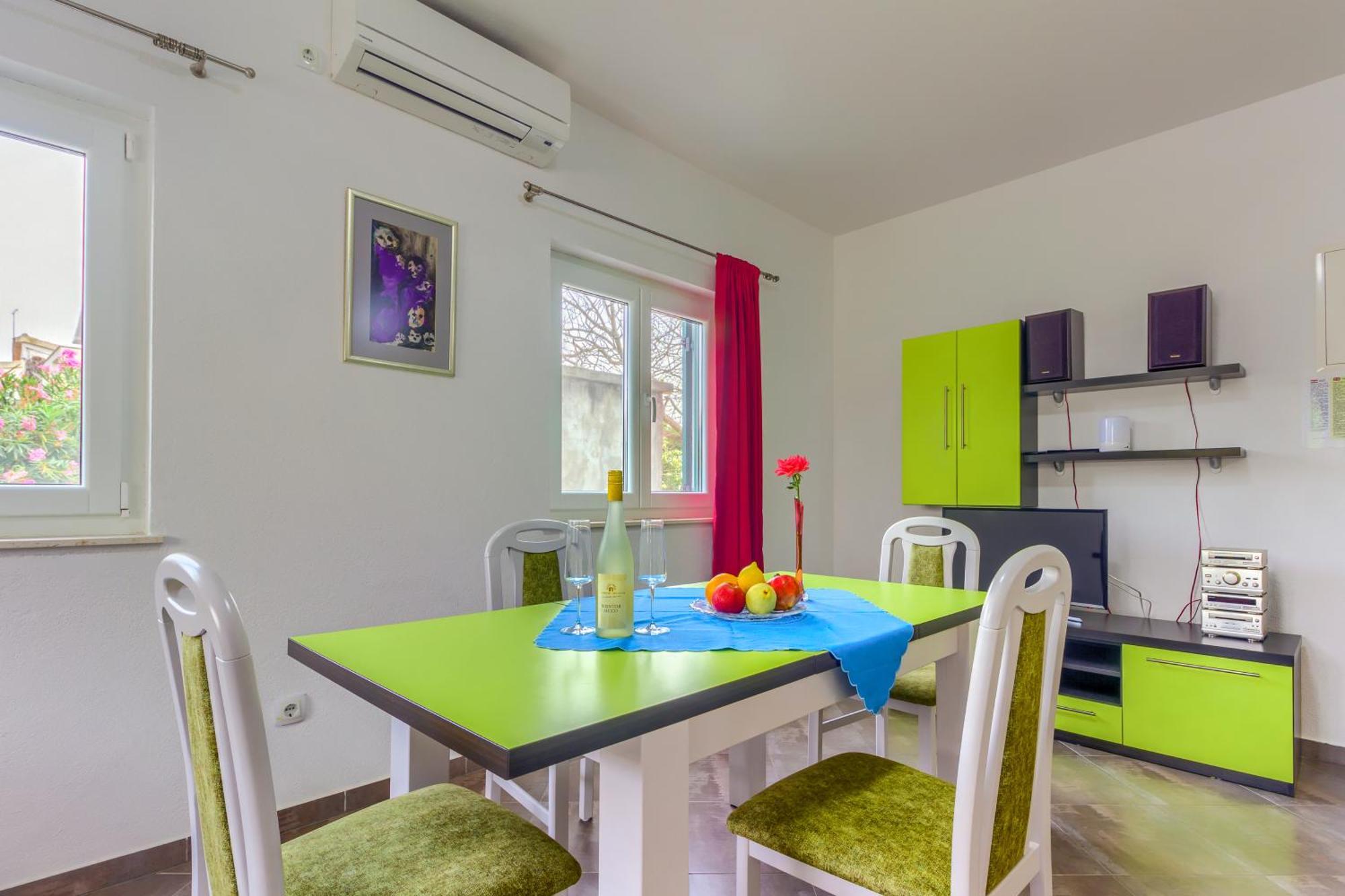 Apartmani Mato Pirovac Kültér fotó