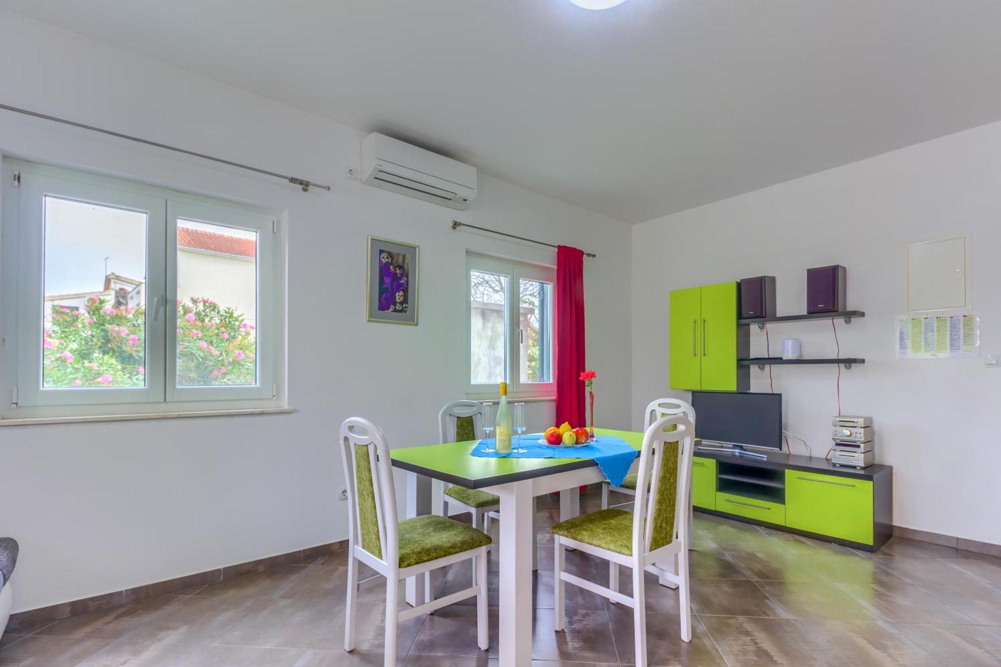 Apartmani Mato Pirovac Kültér fotó