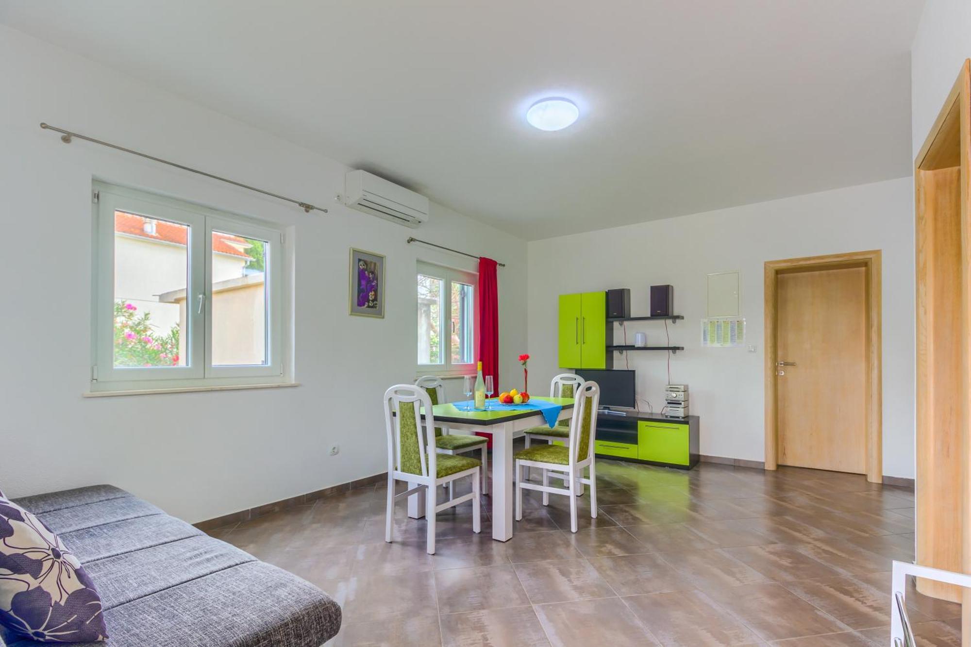 Apartmani Mato Pirovac Kültér fotó