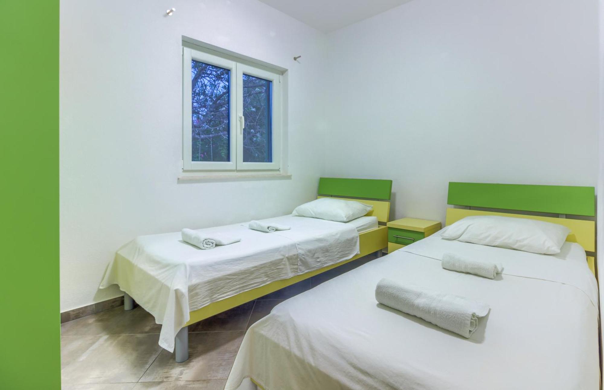 Apartmani Mato Pirovac Kültér fotó