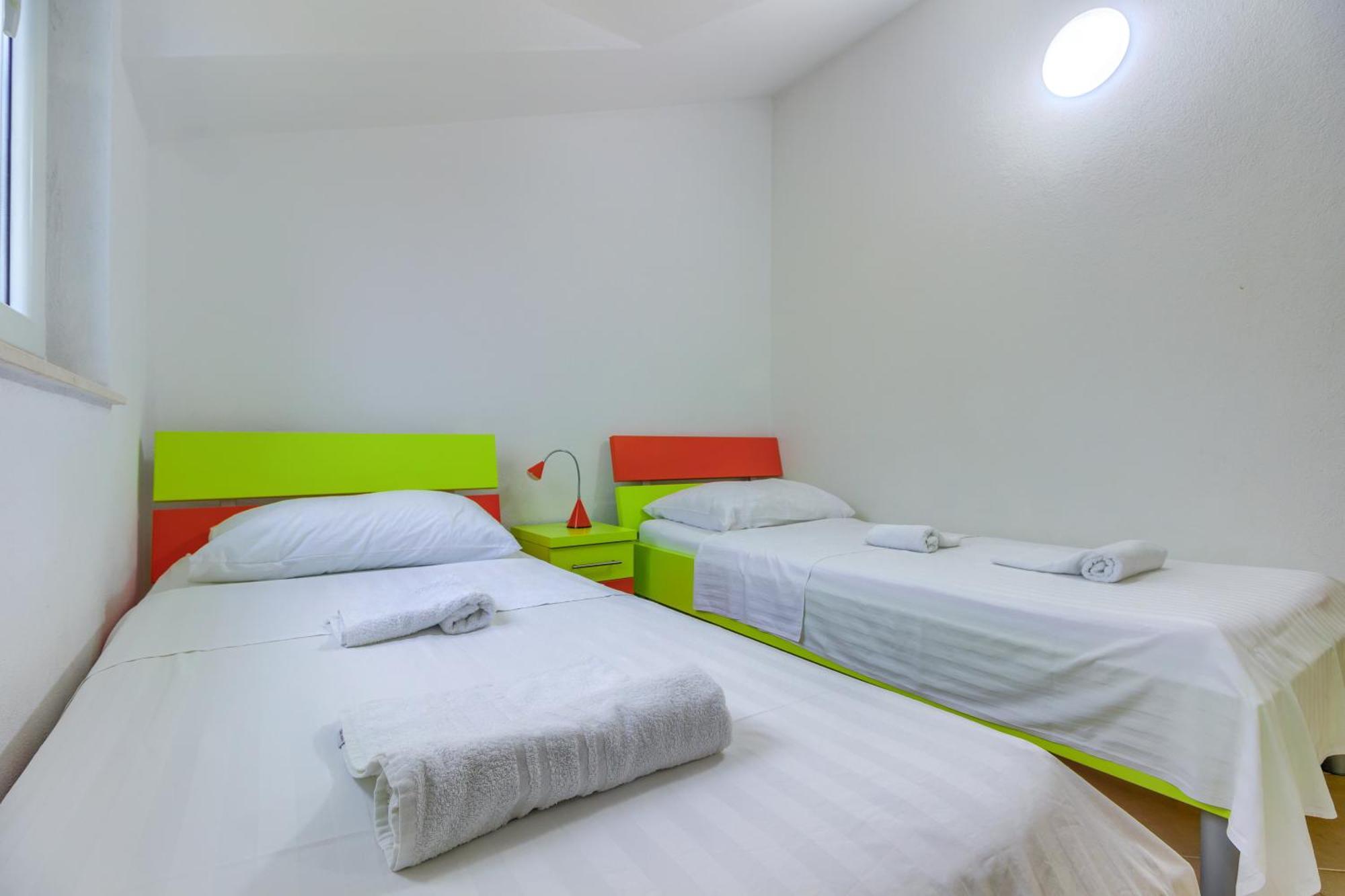 Apartmani Mato Pirovac Kültér fotó