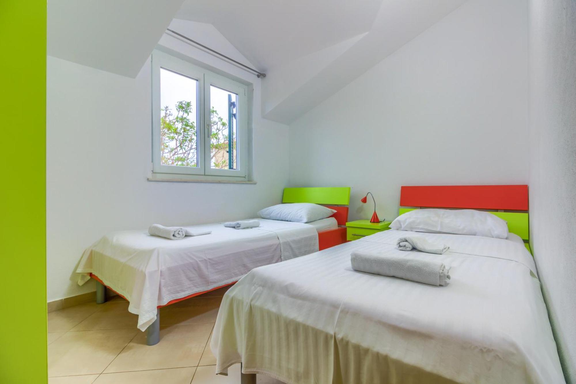 Apartmani Mato Pirovac Kültér fotó