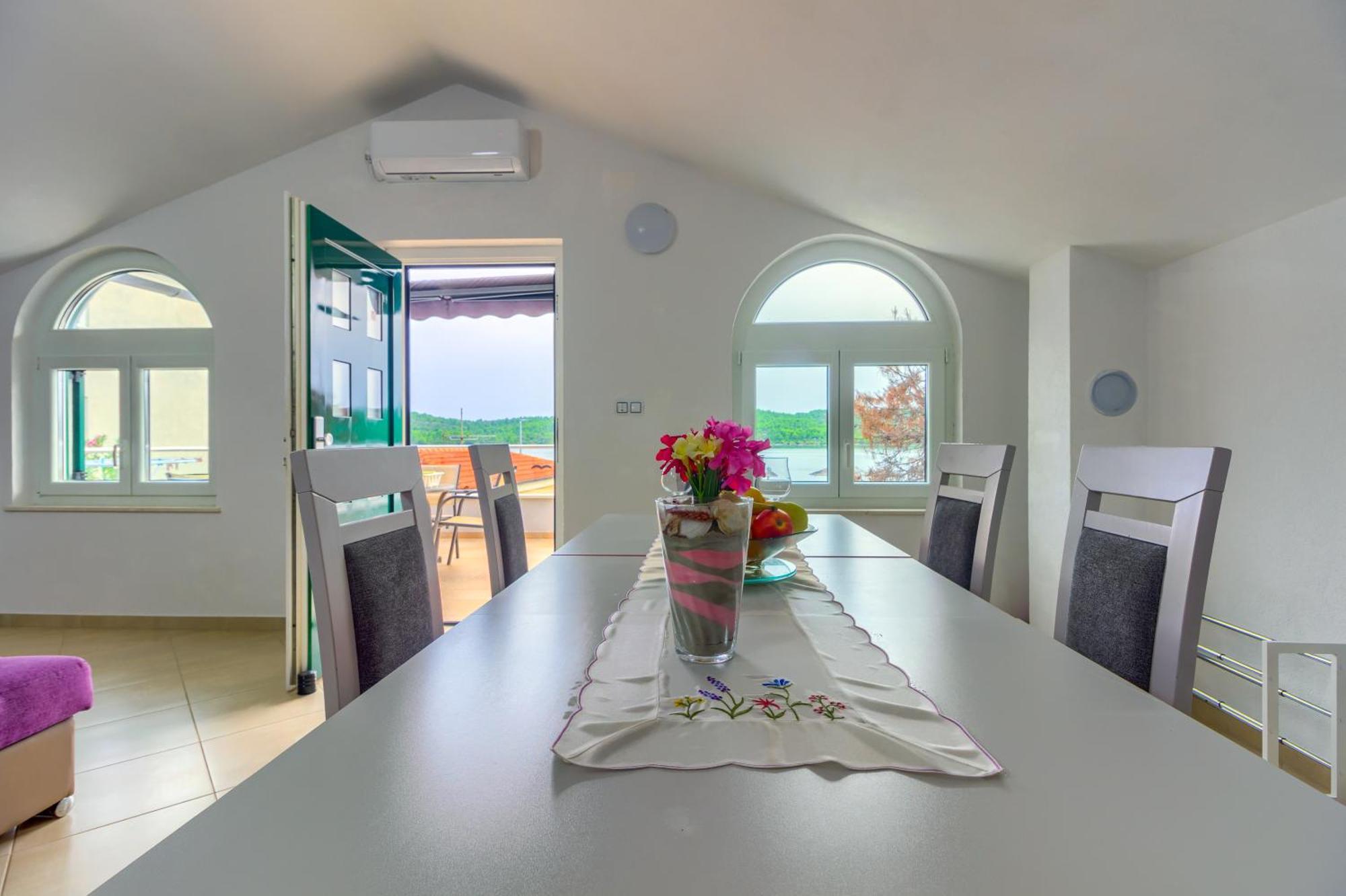 Apartmani Mato Pirovac Kültér fotó